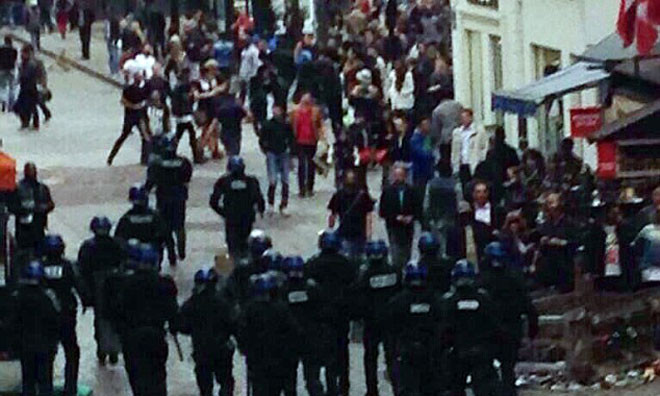 CĐV Chelsea quậy tung Paris trước trận gặp PSG 