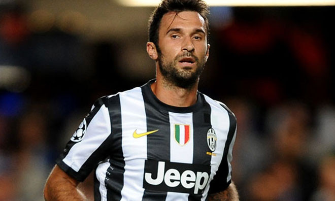 Juventus đồng ý bán Vucinic cho Arsenal.
