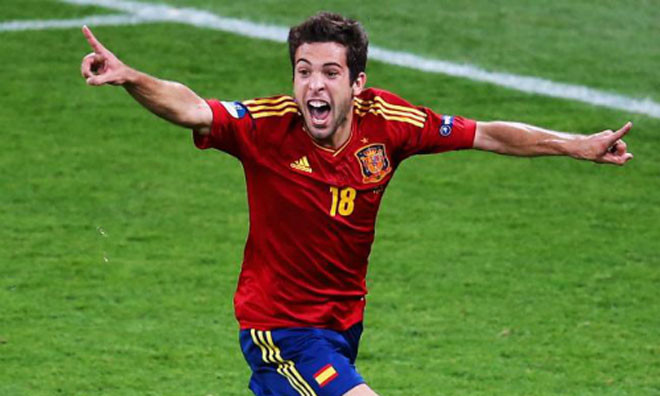 Hậu vệ Tây Ban Nha dọa 'cắt cổ' phóng viên