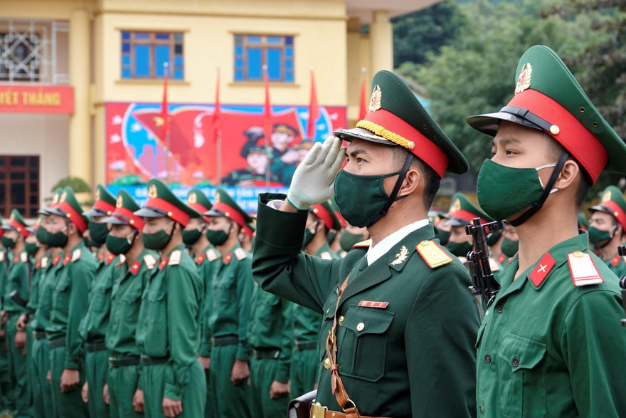 ĐVTN Trung đoàn 246 (tức Đoàn Tân Trào) tại lễ phát động thi đua cao điểm, sáng 18/11. Ảnh: Nguyễn Minh