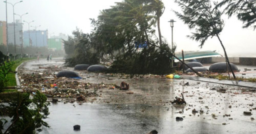 Bão Podul đổ bộ Hà Tĩnh - Quảng Bình suy yếu thành áp thấp, gió giật cấp 8