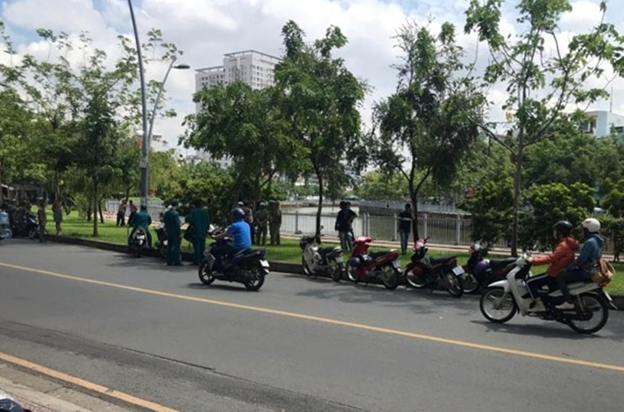 Lực lượng chức năng điều tra vụ việc.