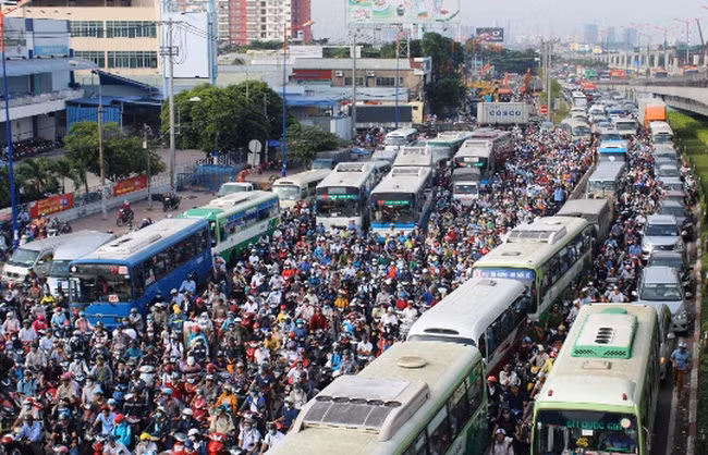 Hà Nội lên lộ trình hạn chế phương tiện cá nhân trước áp lực quá tải hạ tầng