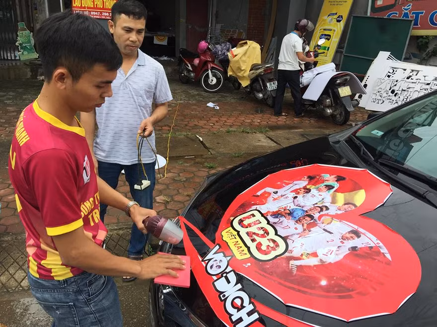 Quê nhà trung vệ Tiến Dũng rực cờ đỏ trước bán kết Việt Nam - Hàn Quốc