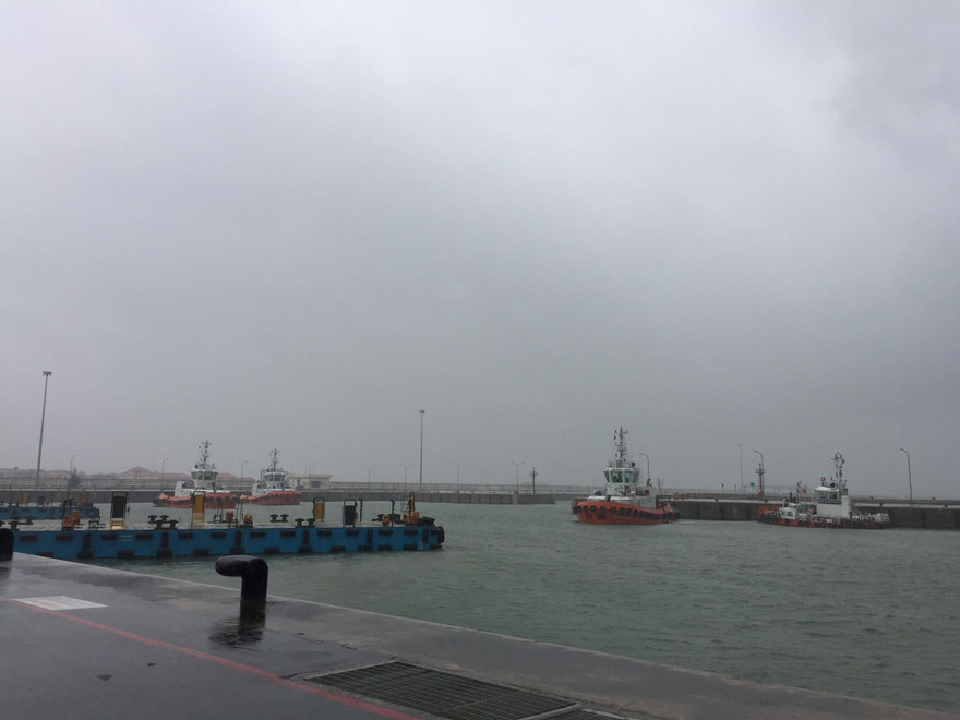 Chìm tàu ở Hà Tĩnh: Nỗ lực tìm kiếm 10 nạn nhân mất tích