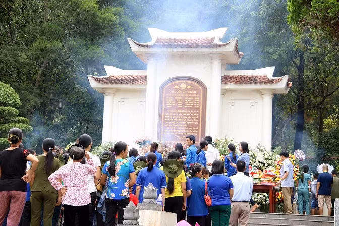 Hàng nghìn lượt người về với Đồng Lộc trong những ngày gần đây