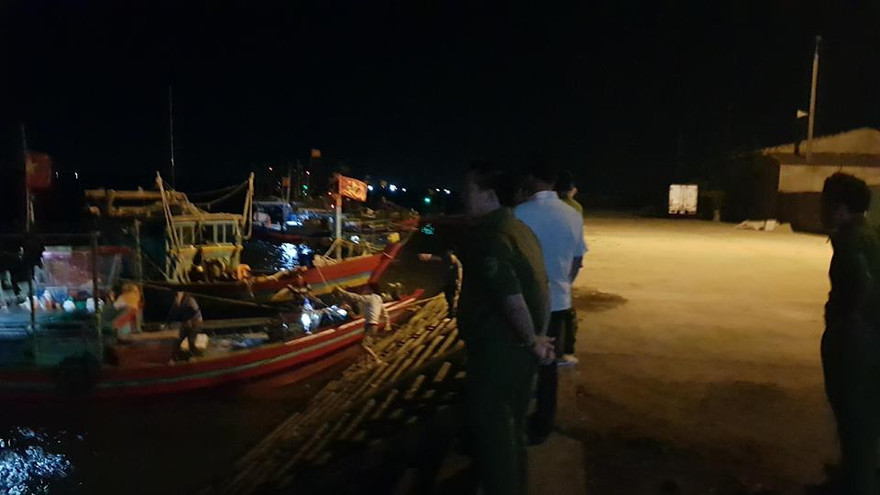 Lực lượng chức năng tổ chức khám nghiệm tử thi và tìm tung tích nạn nhân