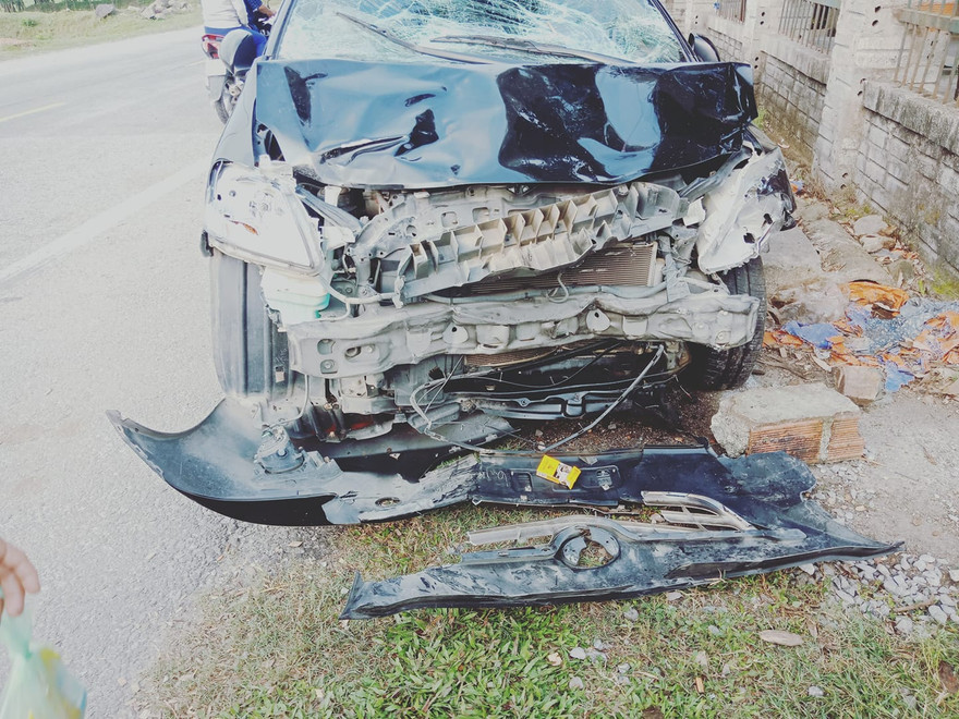 Va chạm ô tô 5 chỗ, 2 thanh niên đi xe máy tử vong