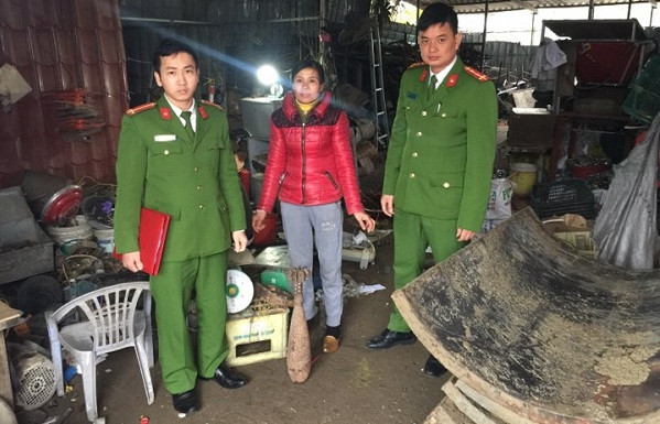 Quả đạn súng cối 100 mm, đang còn khả năng phát nổ, sát thương.