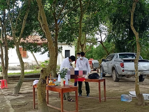 Cơ quan chức năng tiến hành mổ tử thi, điều tra làm rõ nguyên nhân