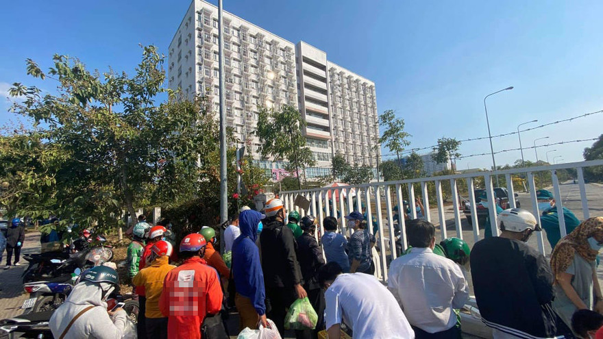 Ký túc xá đại học Quốc gia nơi có hàng nghìn người cách ly chuẩn bị được về nhà.