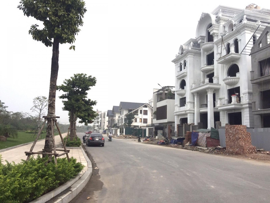 Trái phiếu của doanh nghiệp bất động sản với lãi suất cao từ 8-12%/năm.