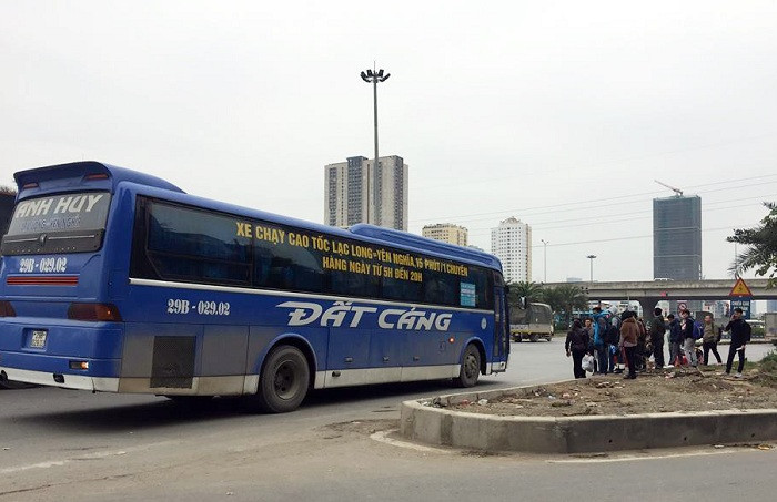 Điểm mặt các 'bến dù' lộng hành đón khách trước Tết