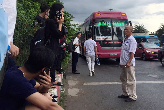 Tài xế bất chấp đón khách trước mặt CSGT ngày đầu nghỉ lễ 2/9