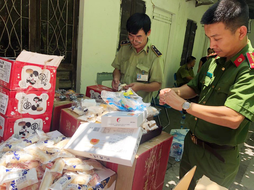 Bắt hơn 10.000 bánh trung thu nhập lậu từ Trung Quốc 