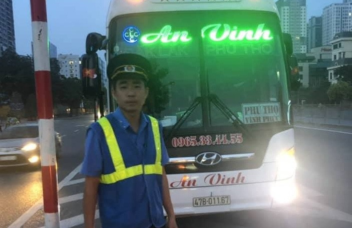 Lực lượng thanh tra thu hồi hàng loạt xe khách chạy không đúng hành trình vận tải.