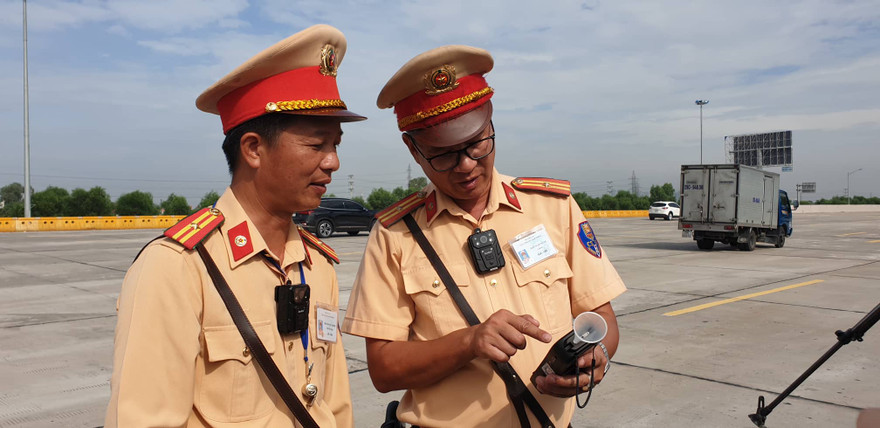 CSGT được trang bị camera giám sáthoatj động, xử lý vi phạm