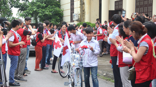 Hỗ trợ xây dựng 38 ngôi nhà cho hộ nghèo huyện Hiệp Hòa