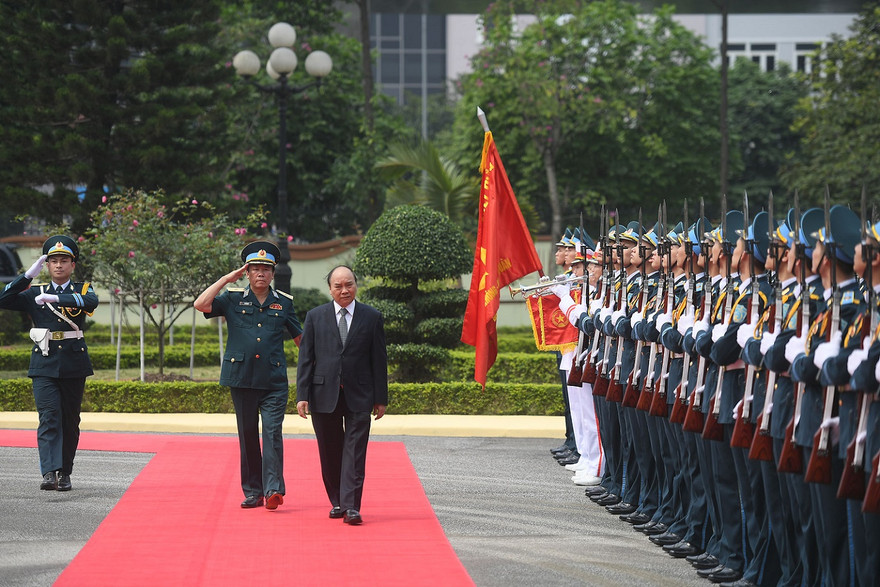 Thủ tướng tới thăm, làm việc tại Quân chủng Phòng không - Không quân, chiều 29/4