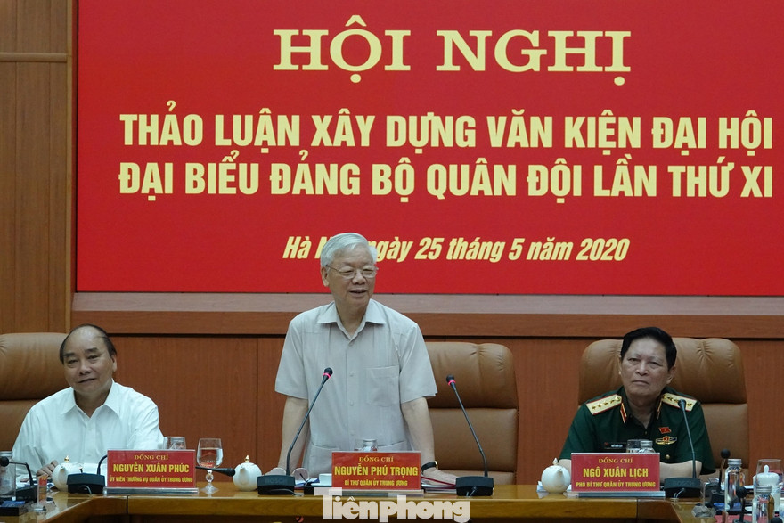 Tổng Bí thư, Chủ tịch nước, Bí thư Quân ủy T.Ư Nguyễn Phú Trọng phát biểu chỉ đạo hội nghị, sáng 25/5. Ảnh: Nguyễn Minh