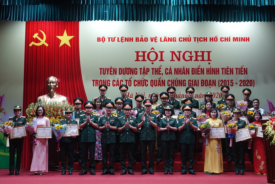 Tại hội nghị, nhiều tập thể, cá nhân tiêu biểu đã được vinh danh, trao thưởng