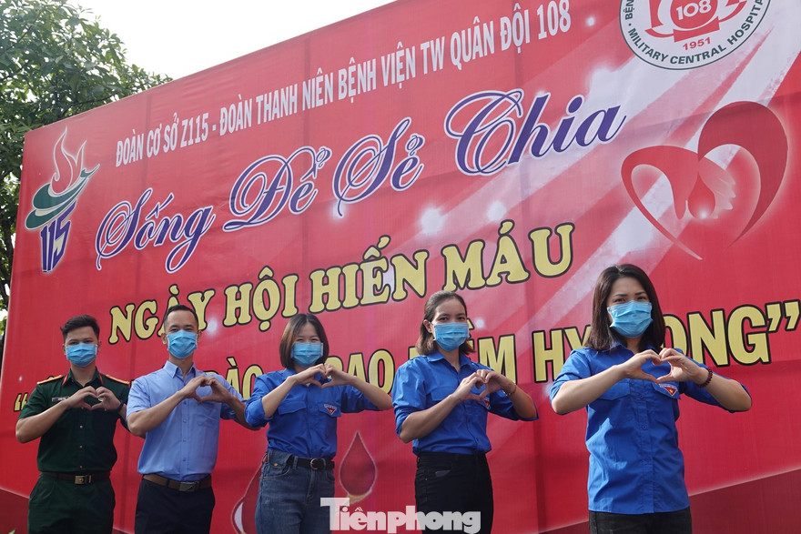 Tham gia ngày hội hiến máu sáng 16/8 có hơn 600 cán bộ, ĐVTN Nhà máy Z115 và các đơn vị. Ảnh: Nguyễn Minh