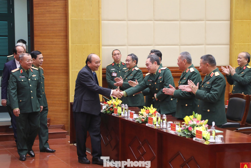 Thủ tướng Nguyễn Xuân Phúc tới thăm Tổng cục II, chiều 21/1