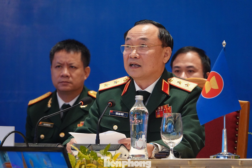 Trưởng đoàn Việt Nam - Trung tướng Thái Đại Ngọc phát biểu tại AMOM-10, sáng 16/9. Ảnh: Nguyễn Minh
