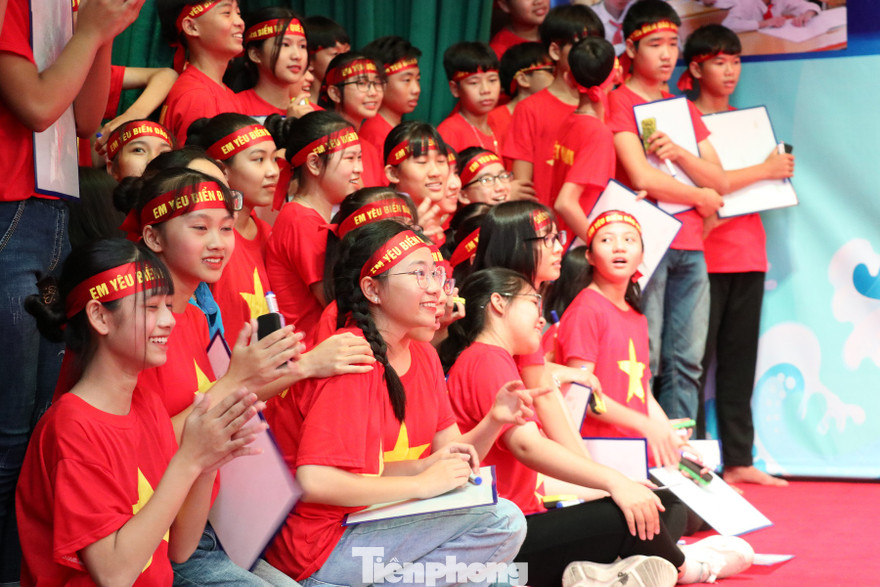 Các em học sinh ở huyện Gia Vĩnh, Ninh Bình tham gia cuộc thi