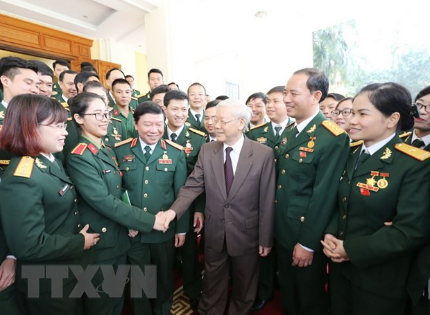 Tổng Bí thư, Bí thư Quân ủy T.Ư Nguyễn Phú Trọng với các đại biểu ưu tú dự Đại hội Đoàn toàn quân lần thứ IX