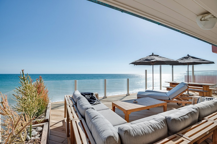 Biệt thự trị giá gần 11 triệu USD của anh bên bờ biển Malibu, Mỹ.