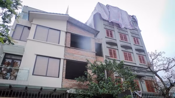 Căn biệt thự BT1 của vợ chồng cựu Thiếu tướng Nguyễn Thanh Hóa cao 5 tầng"khác lạ" so với các biệt thự khác chỉ có 3 tầng,