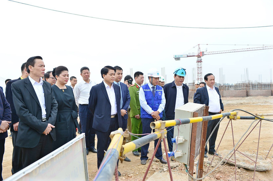 Lãnh đạo TP Hà Nội tại buổi kiểm tra tiến độ dự án nhà máy nước mặt sông Đuống