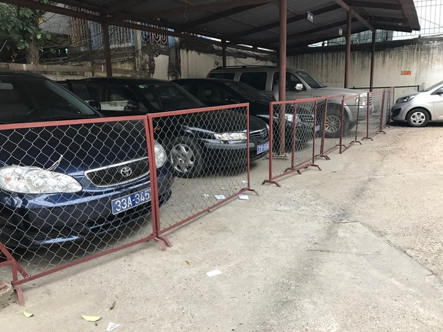 6 chiếc xe công của Sở LĐTB&XH Hà Nội được "niêm phong" để bàn giao cho thành phố sau khi Sở này thực hiện khoán khinh phí