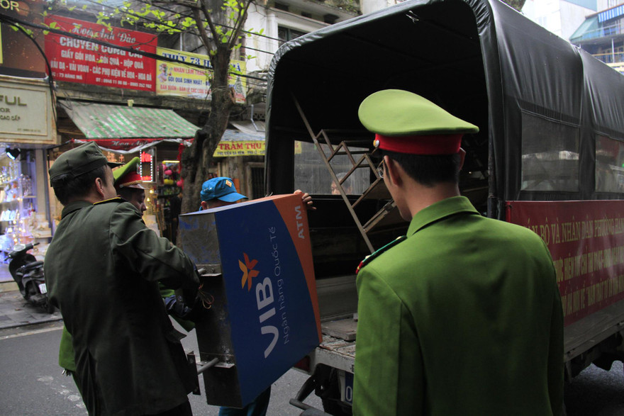 Hà Nội yêu cầu quy định rõ trách nhiệm cho trưởng công an quận, phường về trật tự đô thị