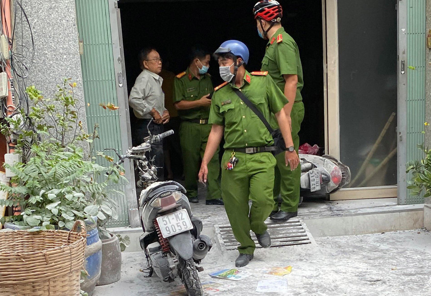 Lực lượng chức năng điều tra vụ việc.