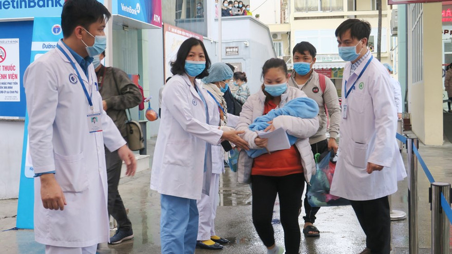 Phụ sản vui mừng khi hoàn tất cách ly, được trở về đón Tết.