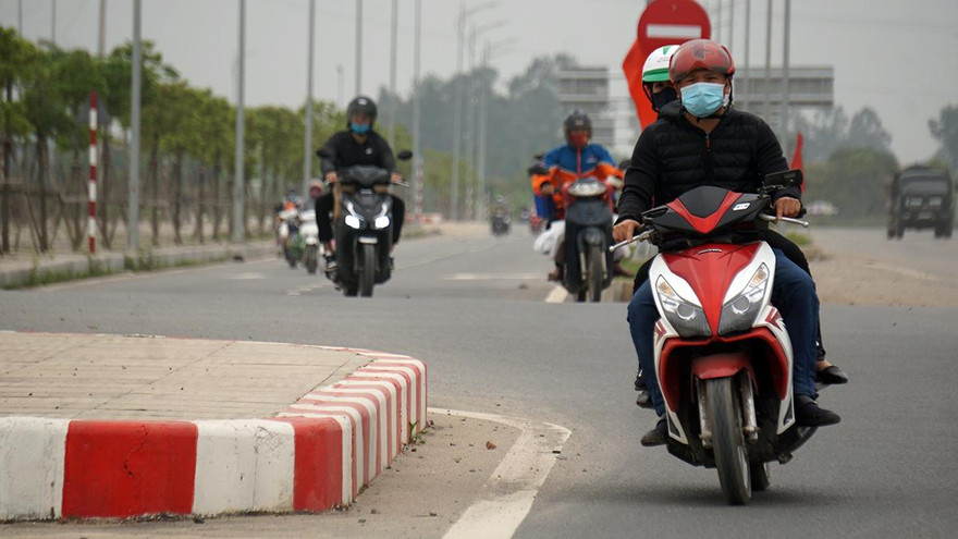 Đảo tam giác chắn ngang đường Đỗ Mười - Trần Kiên (Thủy Nguyên, Hải Phòng) khiến nhiều người gặp nạn.