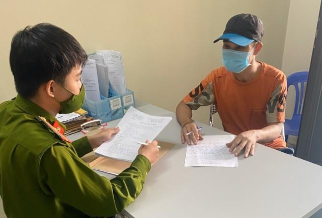 Anh Nguyễn Danh Cảnh tại cơ quan công an.