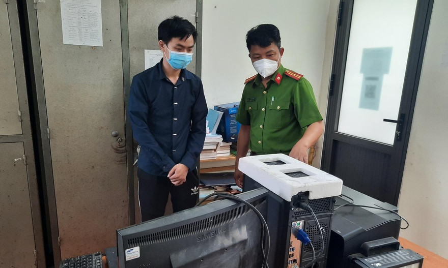 Nguyễn Văn Công tại cơ quan công an.