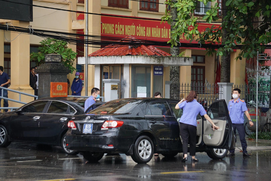 Tổ công tác Viện KSND Tối cao làm việc tại Công an quận Đồ Sơn.