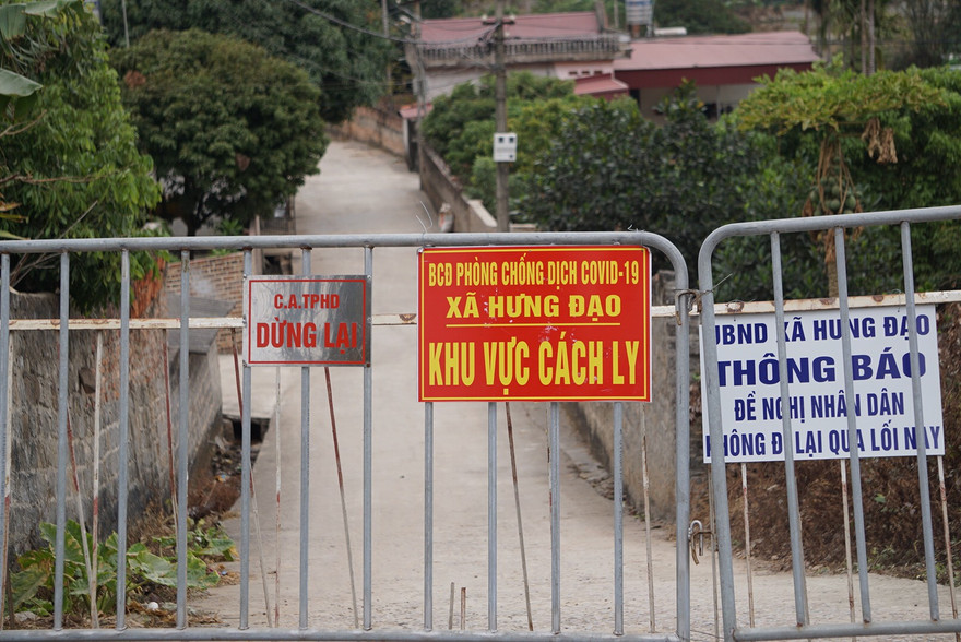 Các chốt phong tỏa thôn Kim Điền, xã Hưng Đạo, TP Chí Linh, tỉnh Hải Dương.