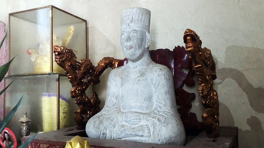 Tượng Thái tổ Mạc Đăng Dung.