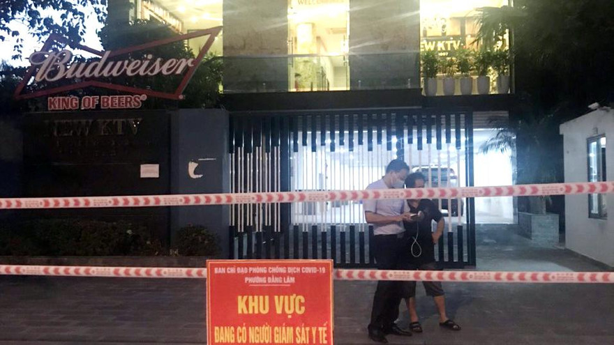 Lực lượng chức năng phong tỏa quán karaoke New KTV Hải Phòng.