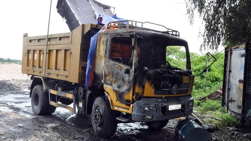 Đốt ô tô của con nợ để đòi 2,5 tỷ đồng tiền cá độ bóng đá