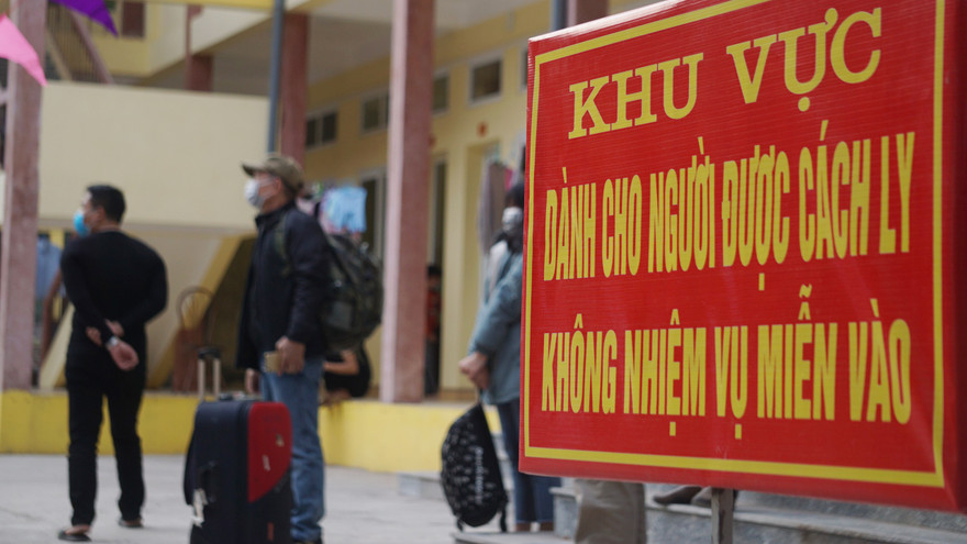 Huyện Yên Mỹ (Hưng Yên) đã lập chốt kiểm soát, cách ly 13 người liên quan thầy giáo dương tính SARS-CoV-2.