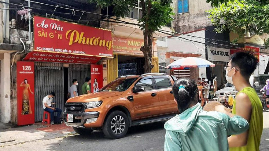 Lực lượng chức năng khám nghiệm hiện trường nơi được cho là xảy ra vụ án tại TP Hải Dương. Ảnh: CTV