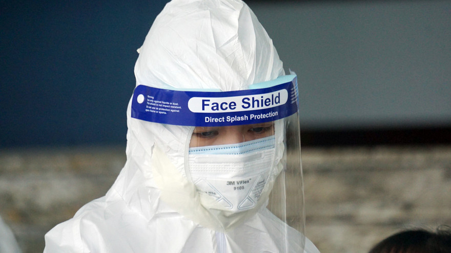 Vì sao cụ bà 87 tuổi bị liệt nằm một chỗ ở Hải Dương mắc COVID-19?