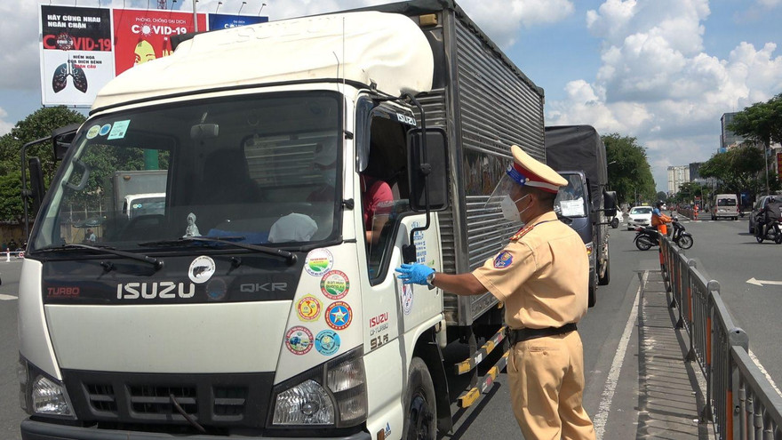 Nhiều địa phương vẫn đưa ra quy định riêng gây khó cho tái xế vận tải hàng hoá.