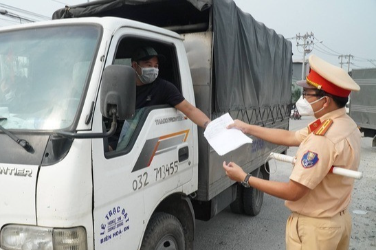 Hà Nội giải quyết "luồng xanh"cho xe vận tải nhanh chóng.